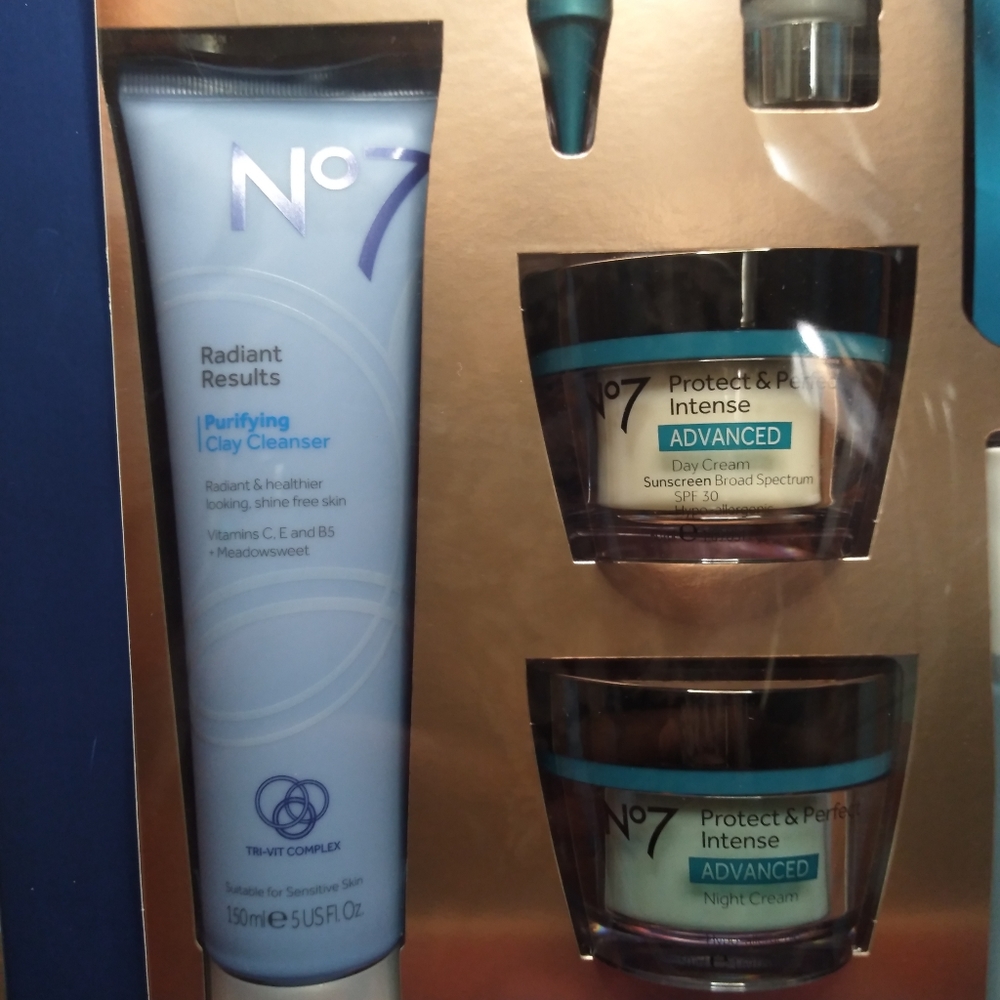 No 7 protect and perfect face are gift set